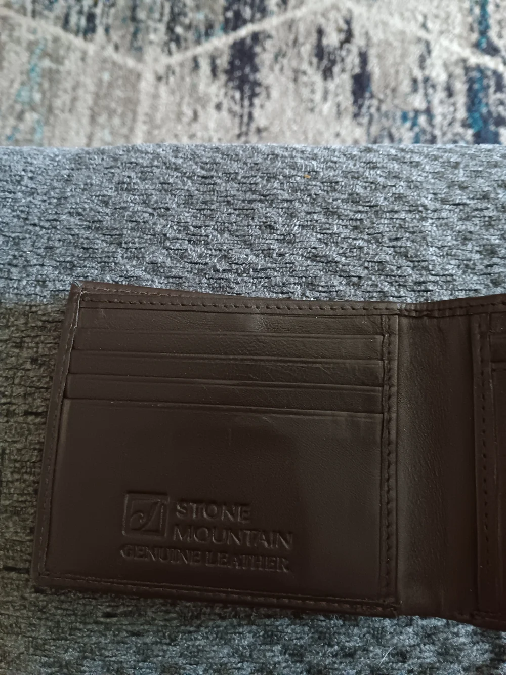 Stone Mountain Accessories Dark Brown Leather Bifold Wallet in Gift Box
